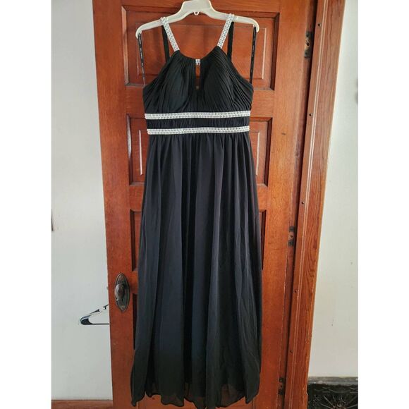 Bill Levkoff size 14 Black and Silver full length gown.  Stunning 😍 - Picture 2 of 11